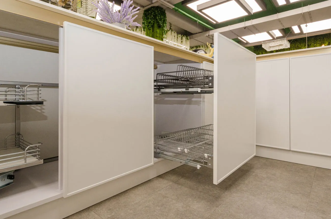 #1 Bucătărie TOP: MDF vopsit, vitrină aurie și mecanisme avansate (showroom) - imagine 8