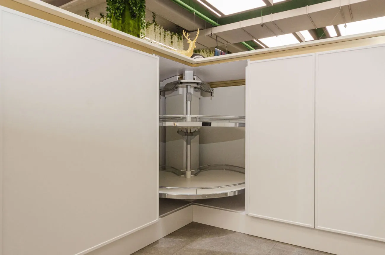 #1 Bucătărie TOP: MDF vopsit, vitrină aurie și mecanisme avansate (showroom) - imagine 11