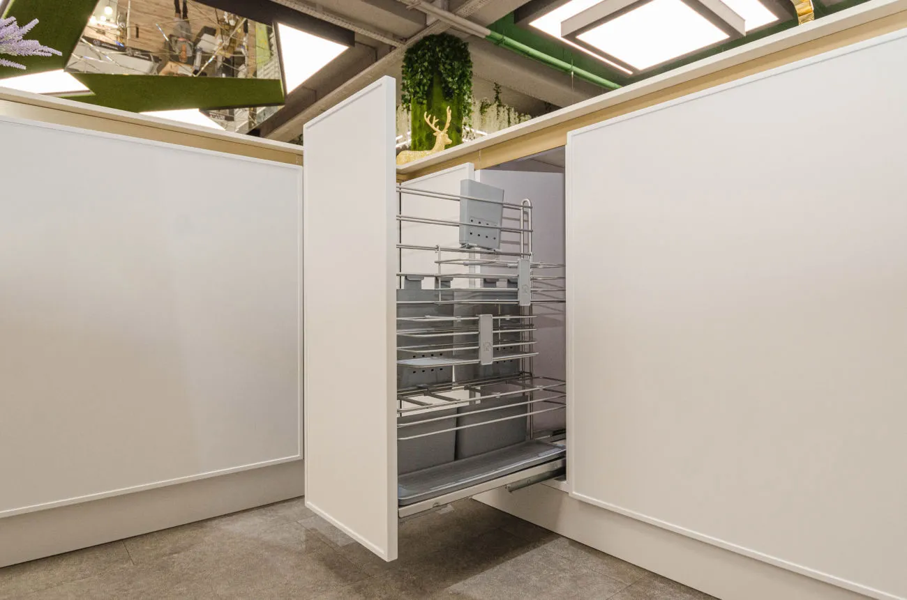#1 Bucătărie TOP: MDF vopsit, vitrină aurie și mecanisme avansate (showroom) - imagine 12