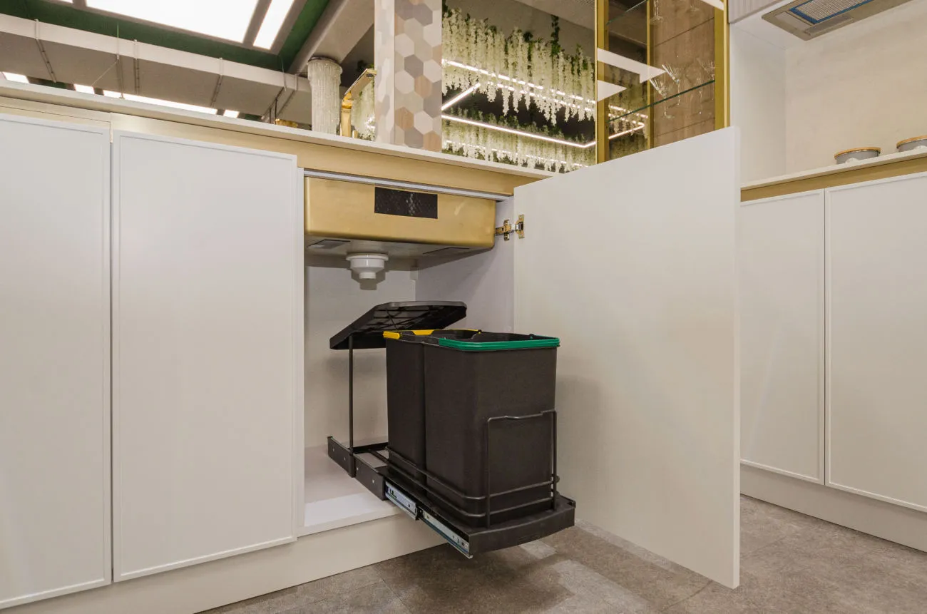 #1 Bucătărie TOP: MDF vopsit, vitrină aurie și mecanisme avansate (showroom) - imagine 13