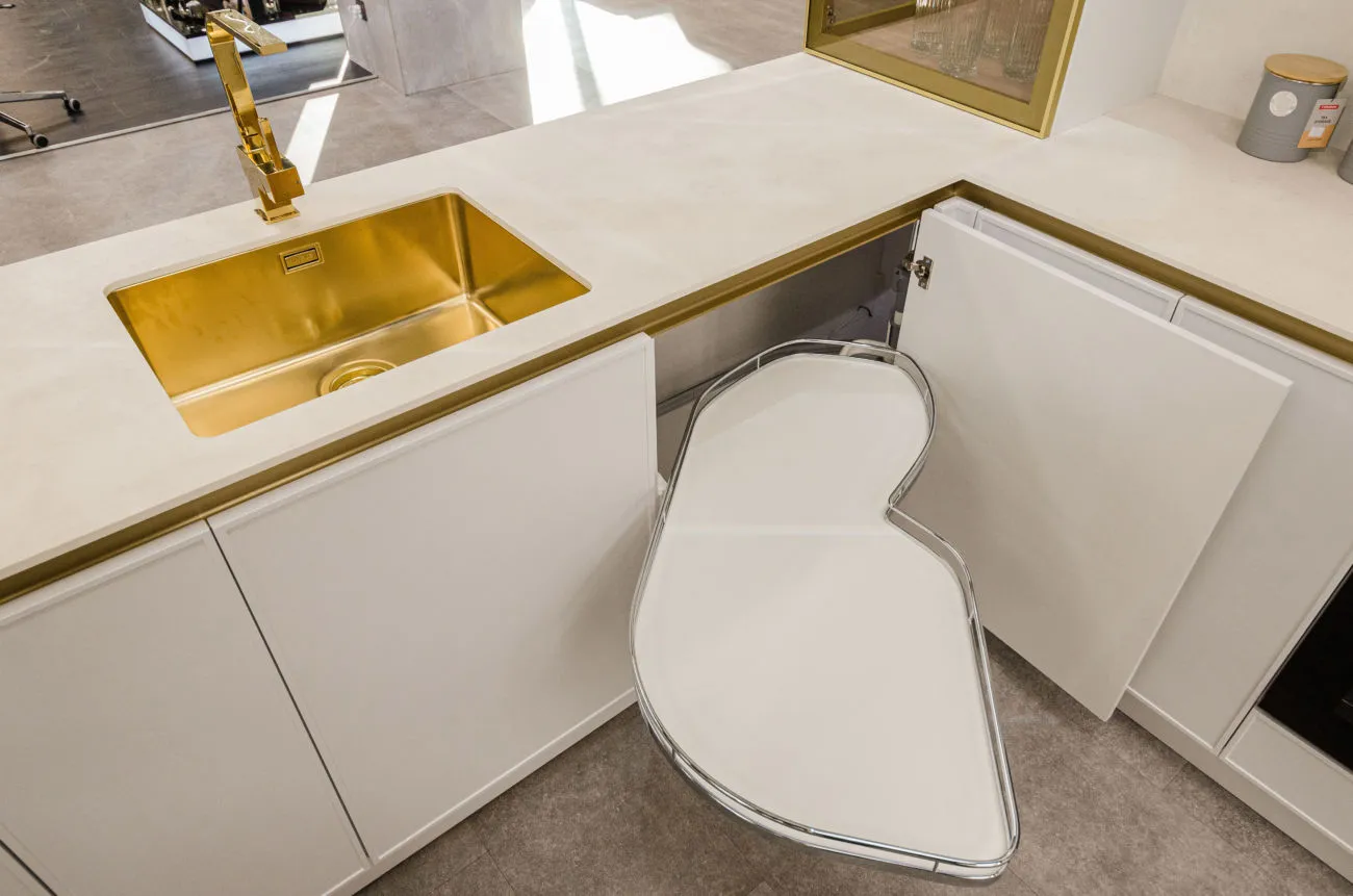 #1 Bucătărie TOP: MDF vopsit, vitrină aurie și mecanisme avansate (showroom) - imagine 14