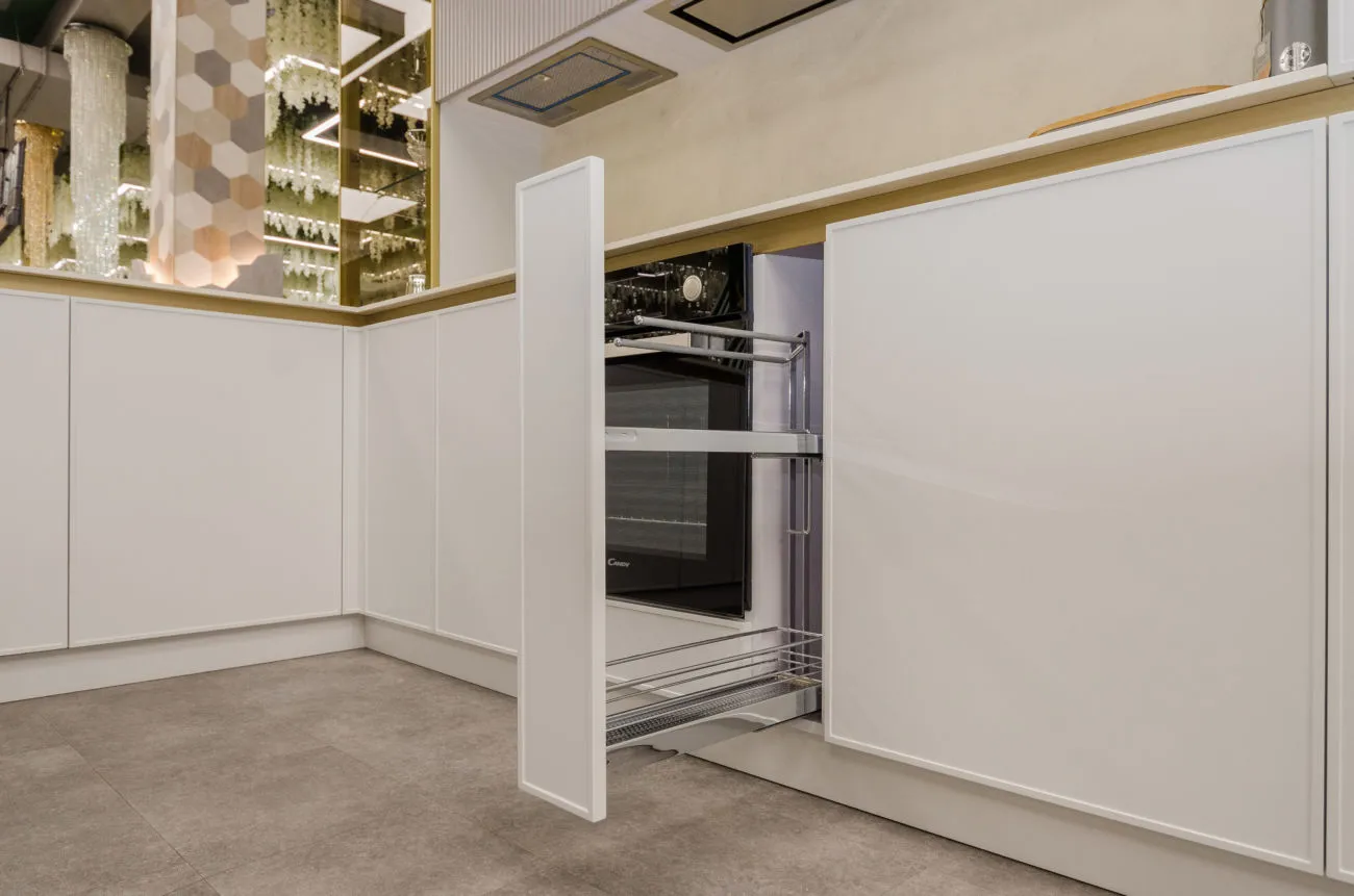 #1 Bucătărie TOP: MDF vopsit, vitrină aurie și mecanisme avansate (showroom) - imagine 15