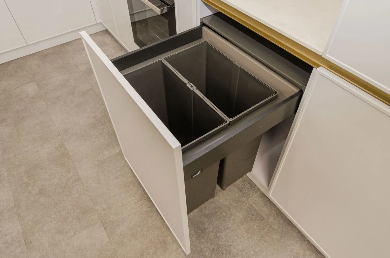 #1 Bucătărie TOP: MDF vopsit, vitrină aurie și mecanisme avansate (showroom) - imagine 16