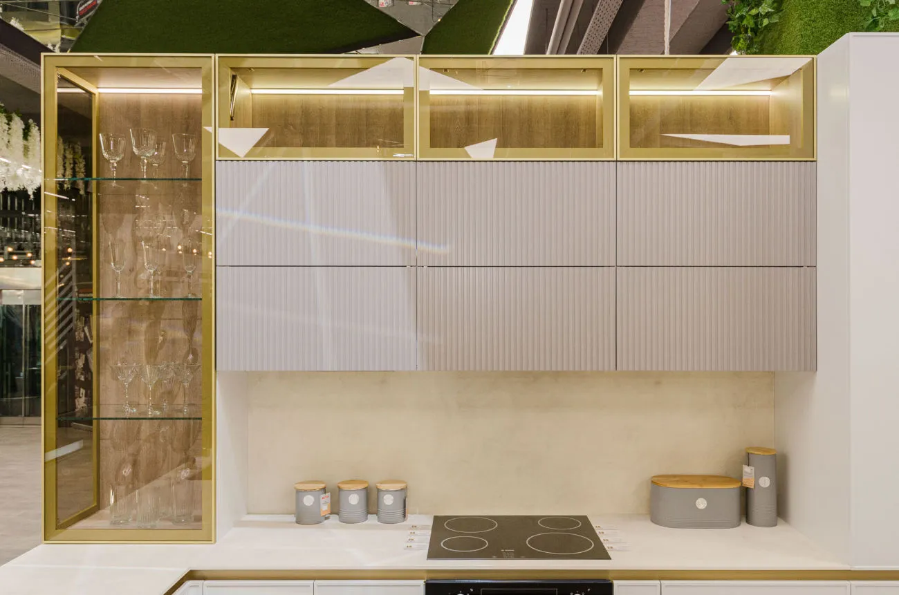 #1 Bucătărie TOP: MDF vopsit, vitrină aurie și mecanisme avansate (showroom) - imagine 2