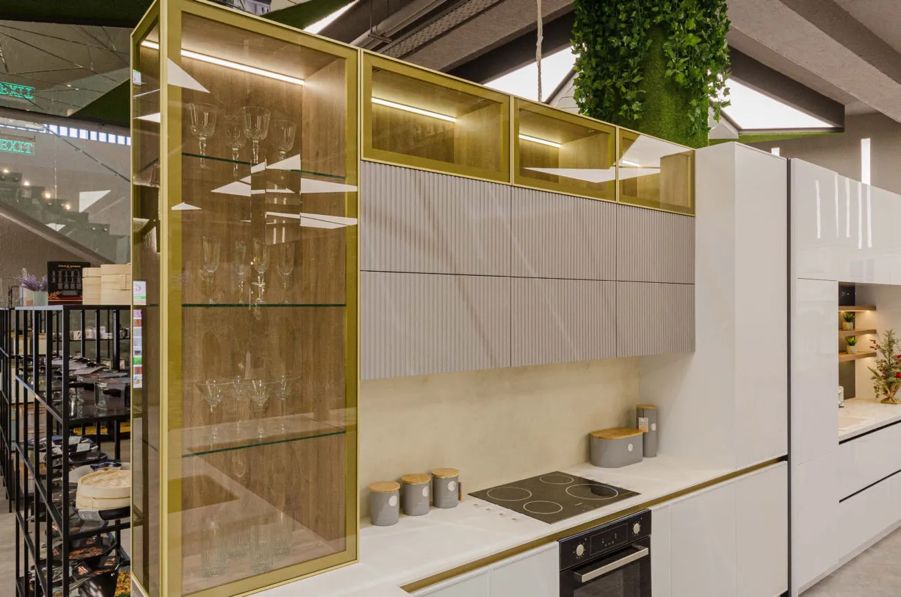 #1 Bucătărie TOP: MDF vopsit, vitrină aurie și mecanisme avansate (showroom) - imagine 3