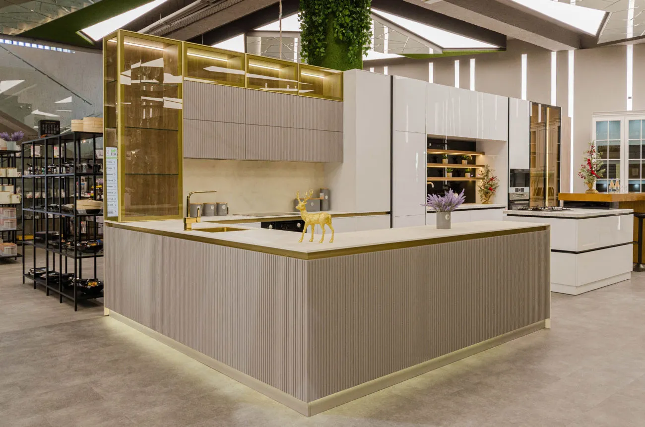 #1 Bucătărie TOP: MDF vopsit, vitrină aurie și mecanisme avansate (showroom) - imagine 4