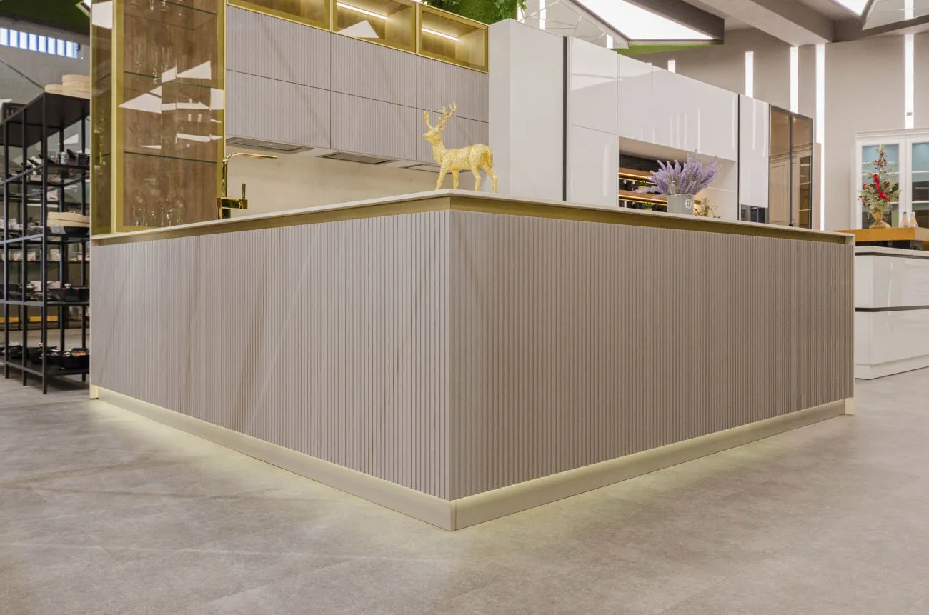 #1 Bucătărie TOP: MDF vopsit, vitrină aurie și mecanisme avansate (showroom) - imagine 5