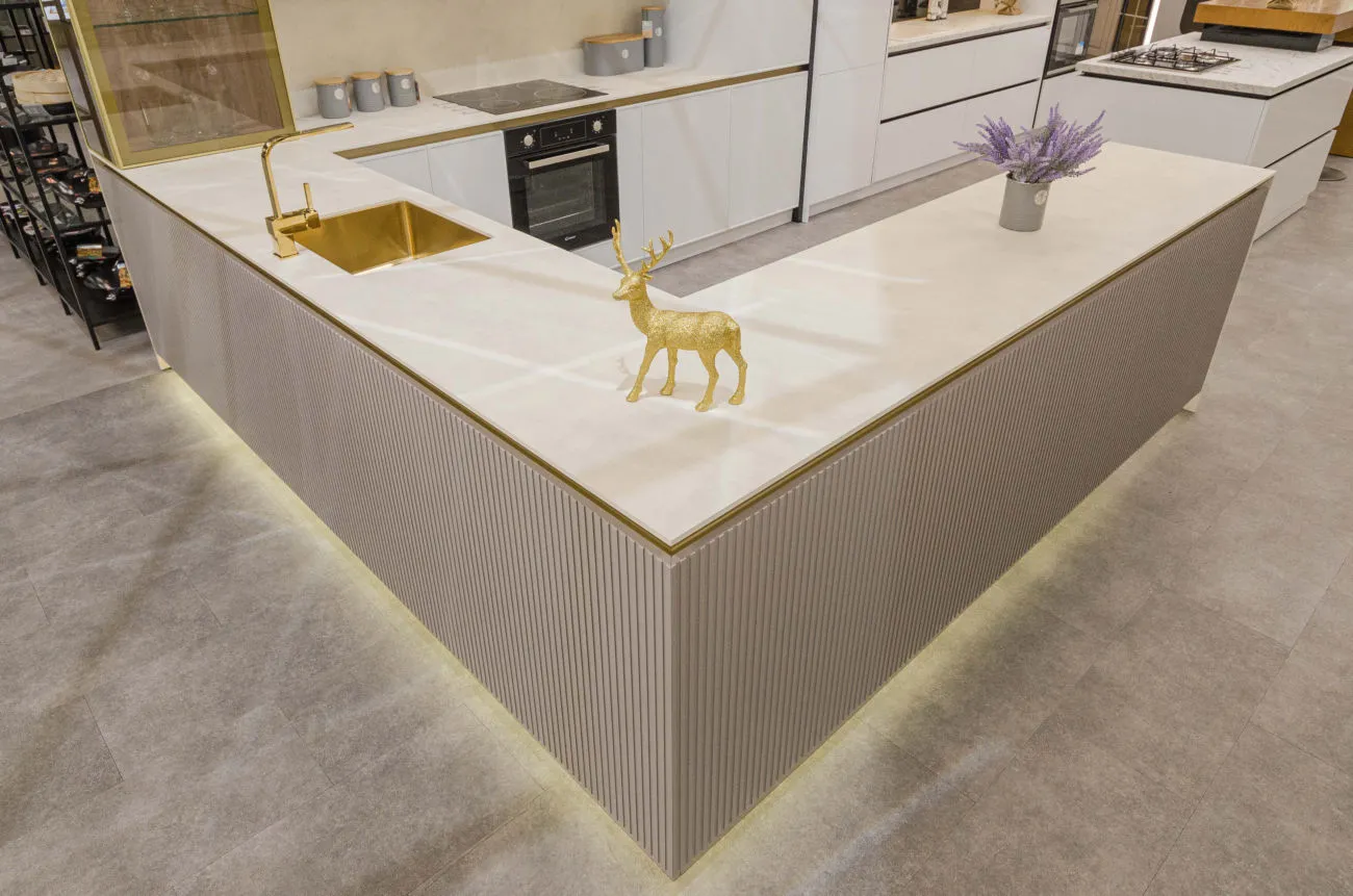 #1 Bucătărie TOP: MDF vopsit, vitrină aurie și mecanisme avansate (showroom) - imagine 6